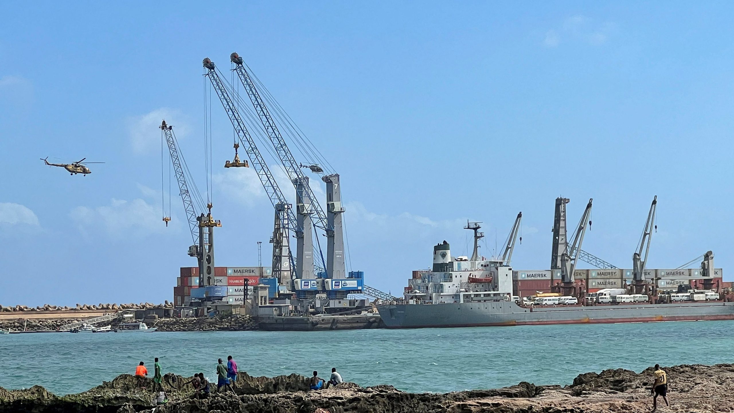 Somalia: Two Egyptian warships carrying weapons dock at Mogadishu port